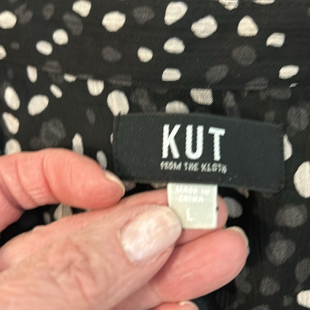 Kut From the Kloth Jasmine Top in Normandy Dot Black. Large - Picture 4 of 6
